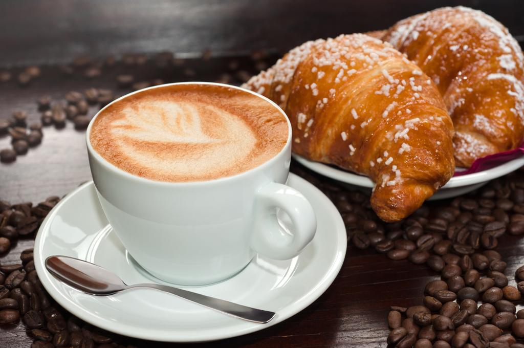 brioches s cappuccino - Fotografie, Obrázek
