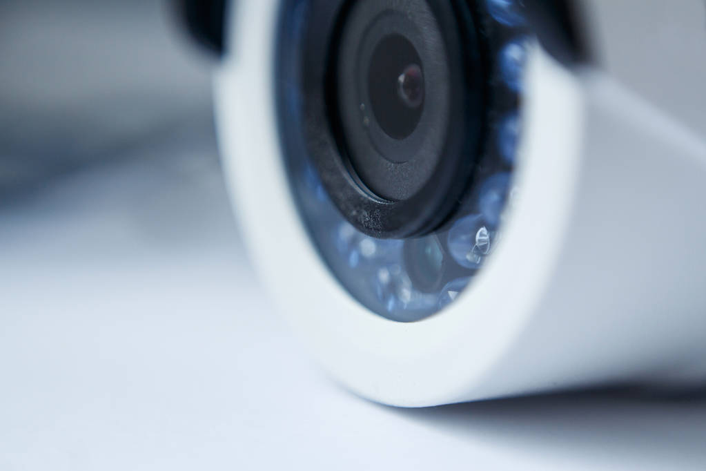 Close-up van witte kleur cctv bewakingscamera - Foto, afbeelding