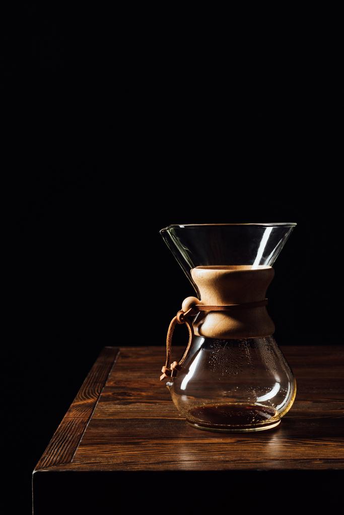 Alternatief koffie in chemex op houten tafel   - Foto, afbeelding