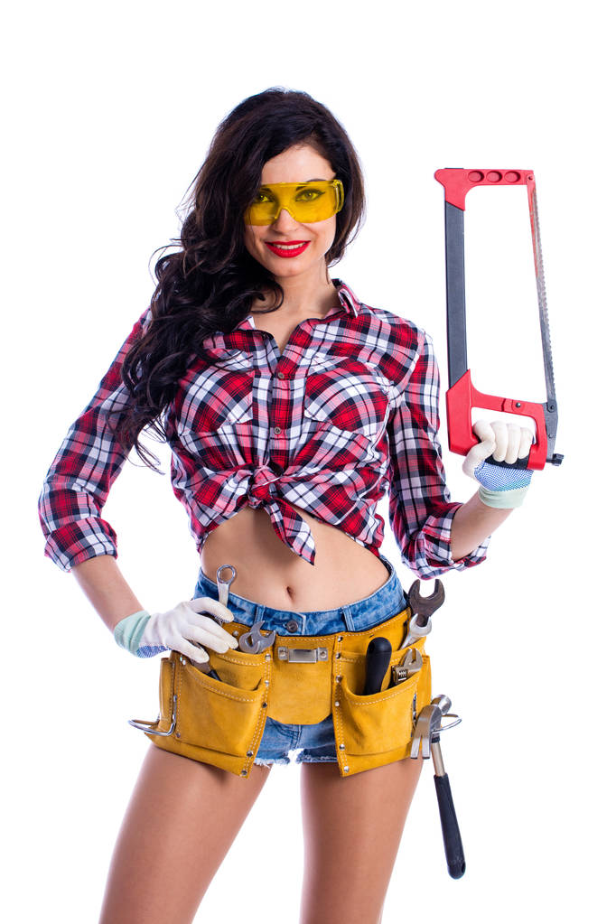 sexy Brünette Mechanikerin mit gelber Schutzbrille - Foto, Bild