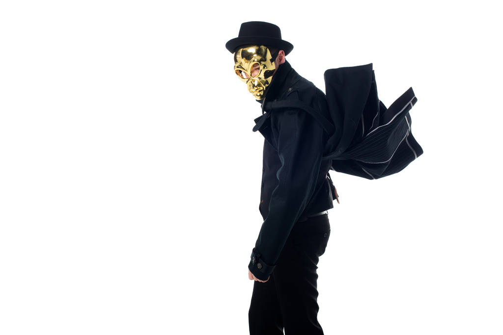 vista lateral do criminoso em máscara, chapéu e casaco preto isolado em branco
 - Foto, Imagem