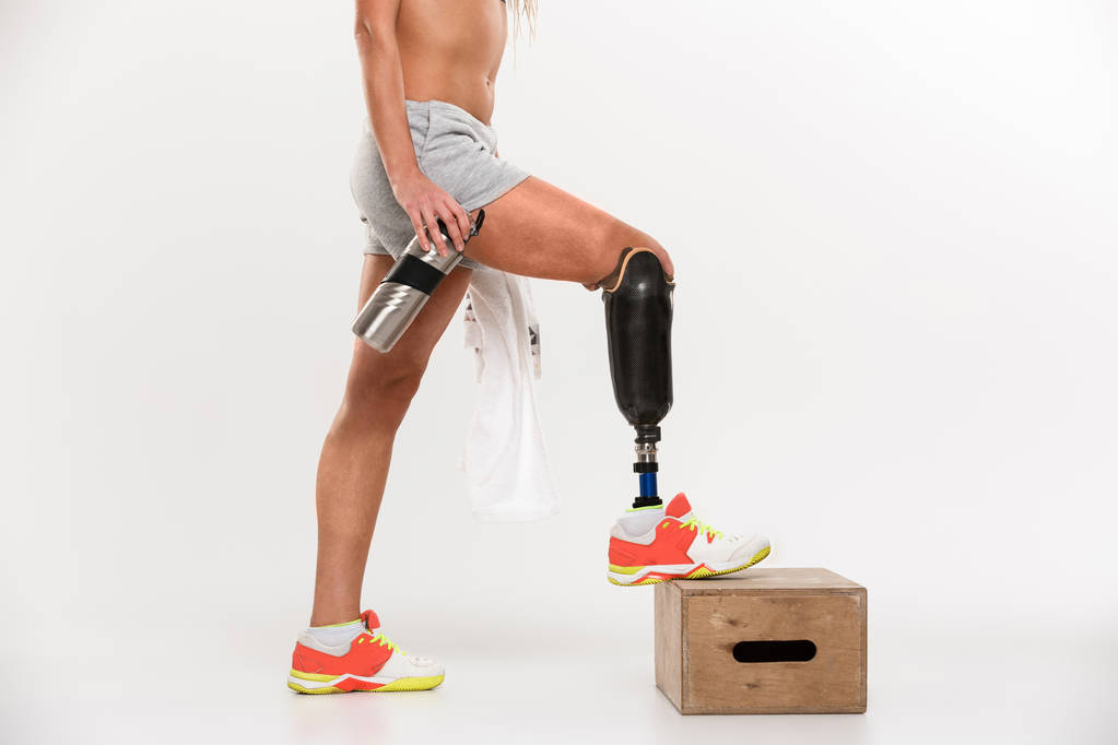 Demi portrait d'une jeune sportive handicapée
 - Photo, image