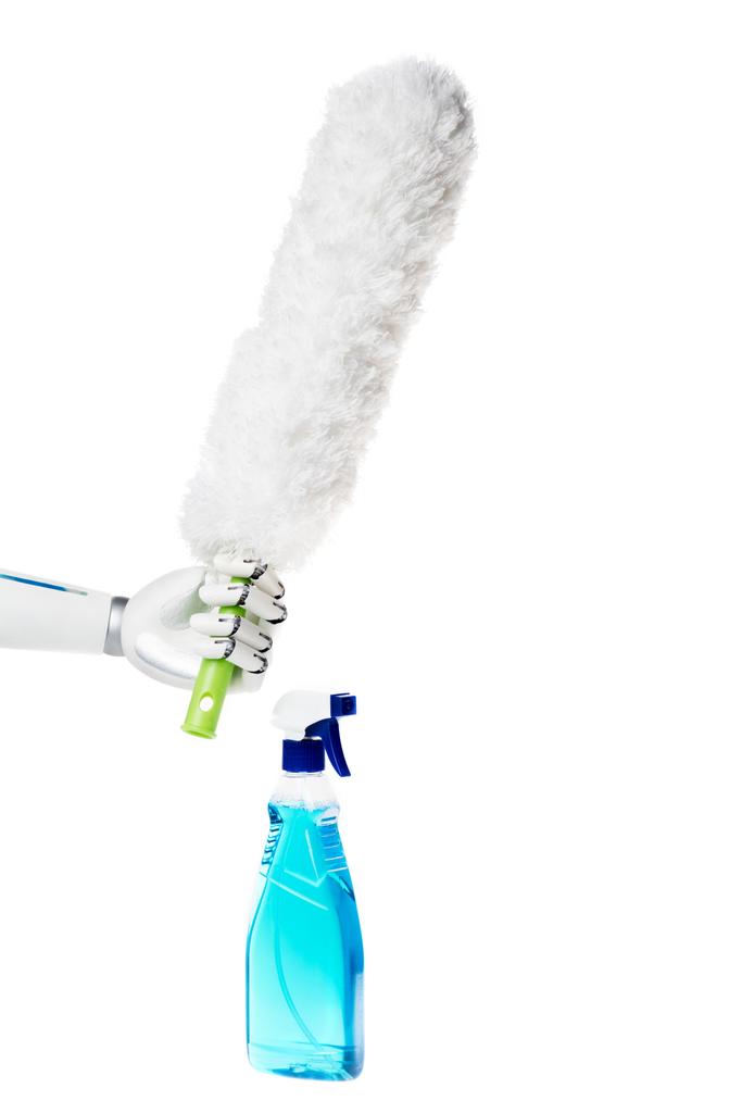 robota ruka drží prach kartáč poblíž spreji na čištění, izolované na bílém - Fotografie, Obrázek