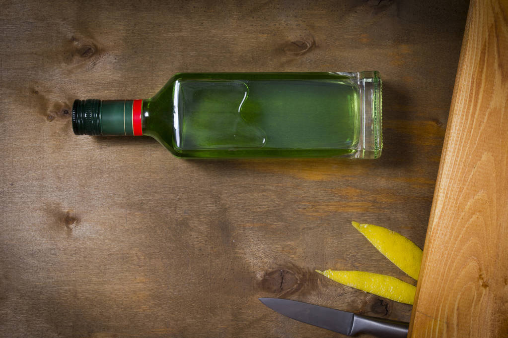 Flasche mit Absinth - Foto, Bild