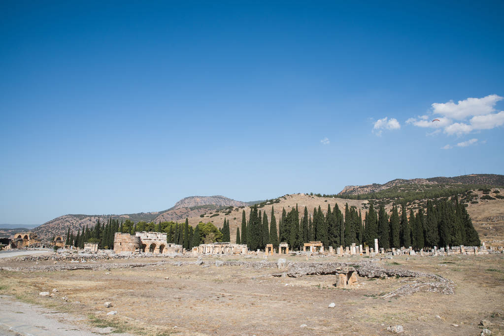 ünlü pamukkale, Türkiye antik kalıntılar muhteşem görünümü  - Fotoğraf, Görsel