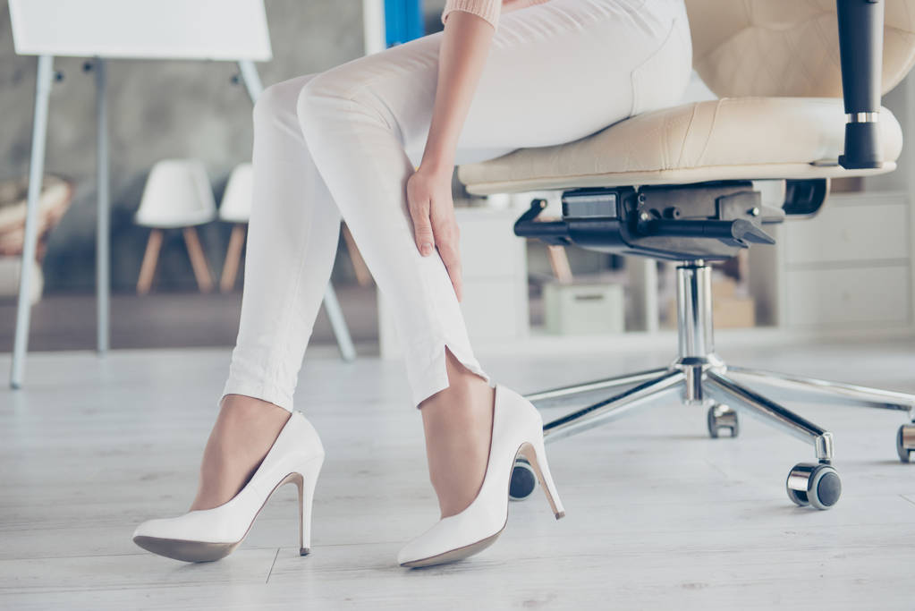 Stil trend sorun kurumsal patron ayak bileği altında şık bea pantolon - Fotoğraf, Görsel