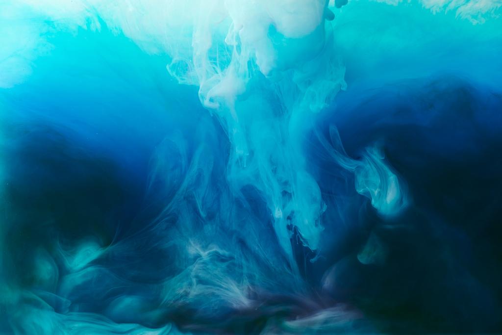 immagine full frame di miscelazione di blu, nero, turchese e bianco spruzzi di vernici in acqua
 - Foto, immagini