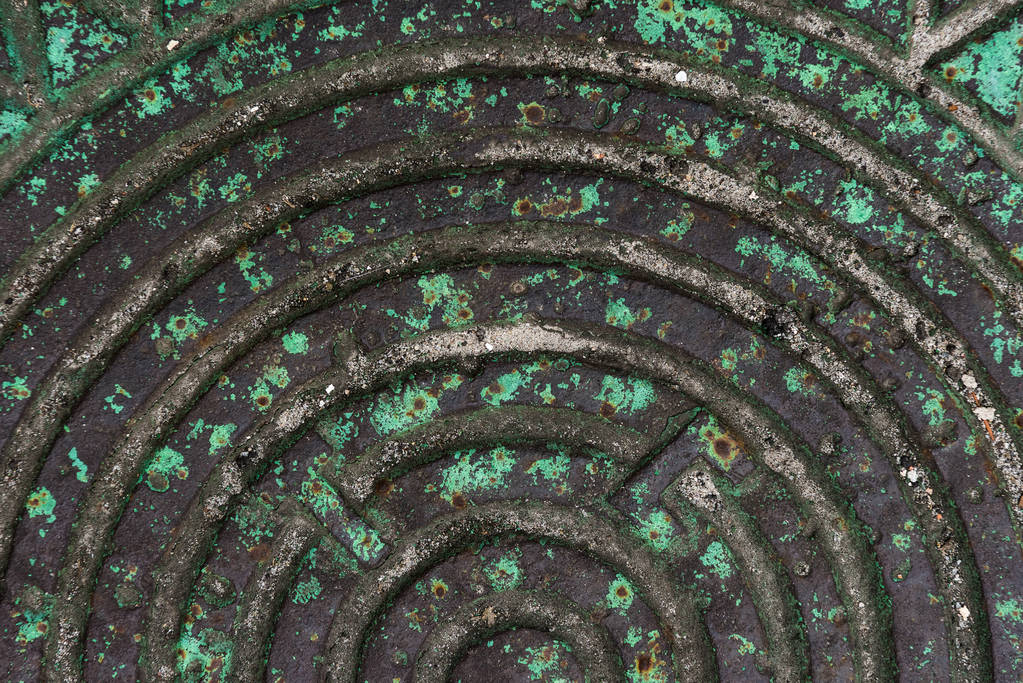 Agujero circular superficie metálica oxidada
 - Foto, imagen