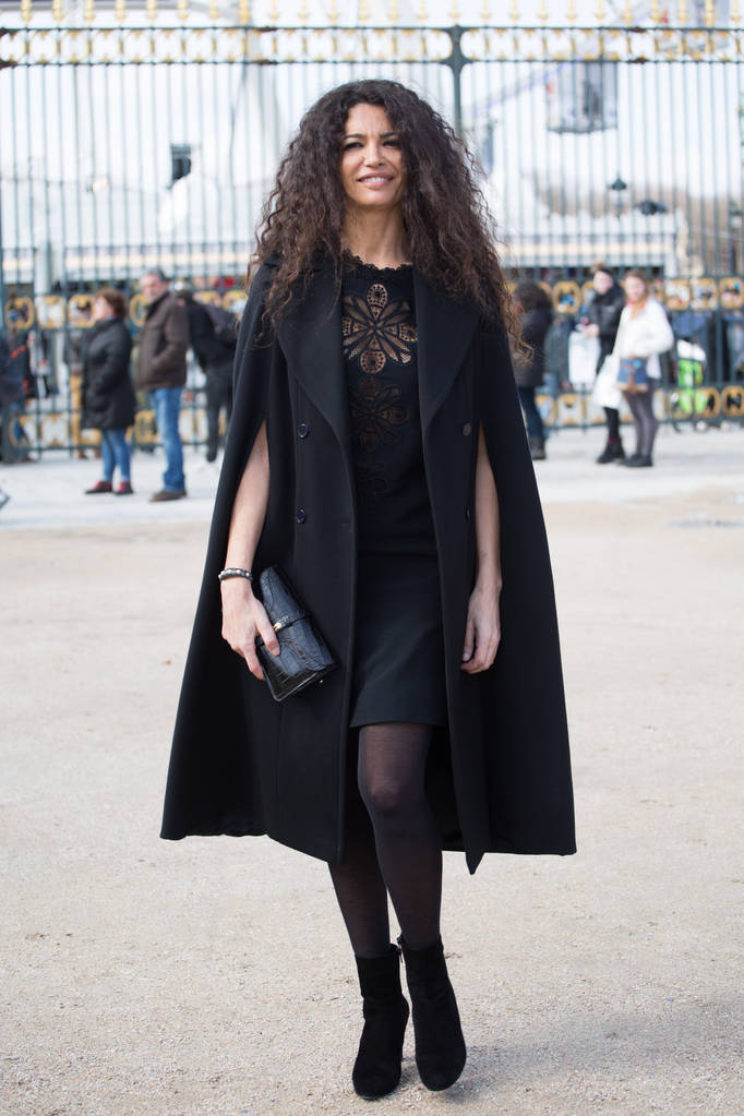 PARIS, FRANÇA - MARÇO 5, 2016: Afef Jnifen é visto chegando ao Elie Saab Fashion Show durante a Paris Fashion Week: Inverno da Queda de Moda Feminina 2016 / 2017
 - Foto, Imagem