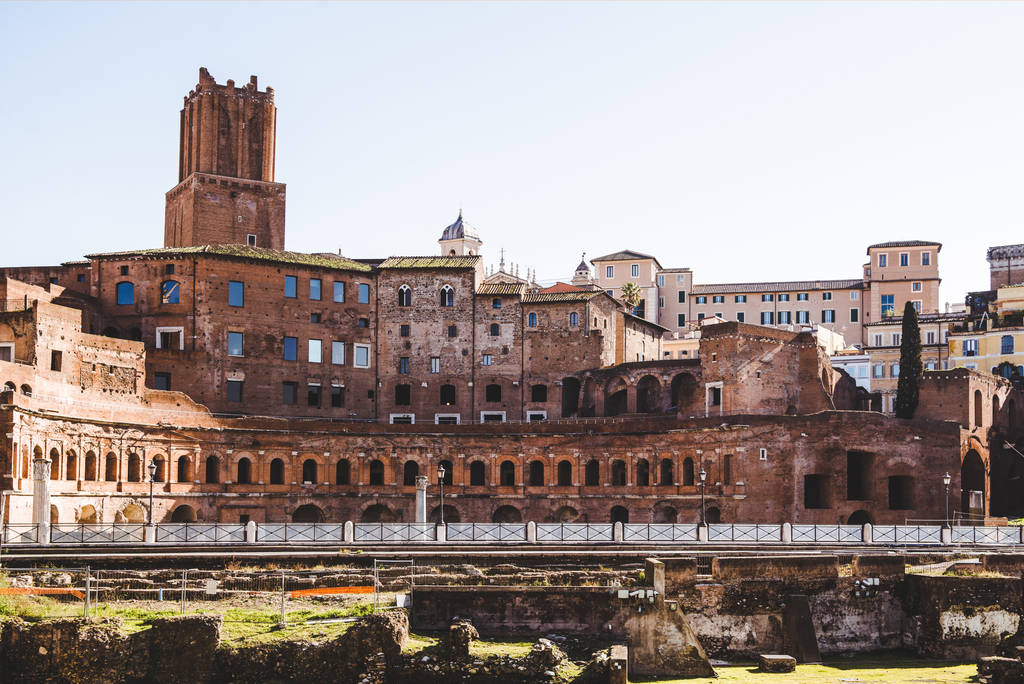 vista sobre os edifícios das ruínas do Fórum Romano em Roma, Itália
 - Foto, Imagem