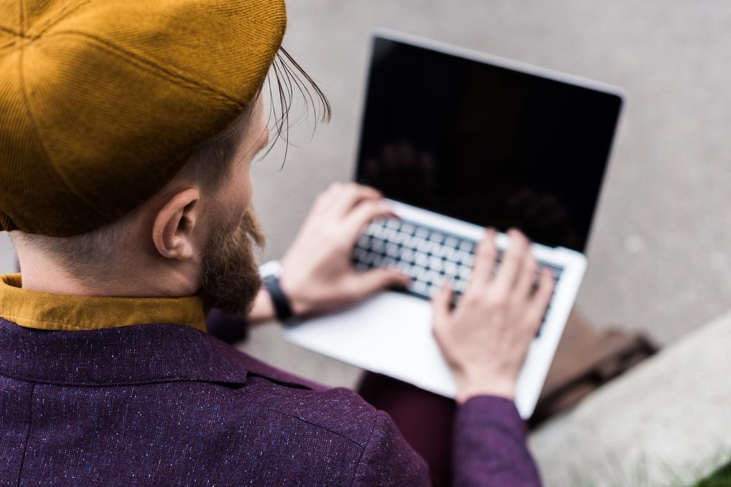 Stylish bearded businessman typing on laptop keyboard - Photo, Image