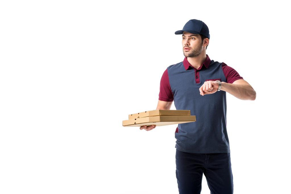 Portret van late levering man met kartonnen pizzadozen geïsoleerd op wit - Foto, afbeelding