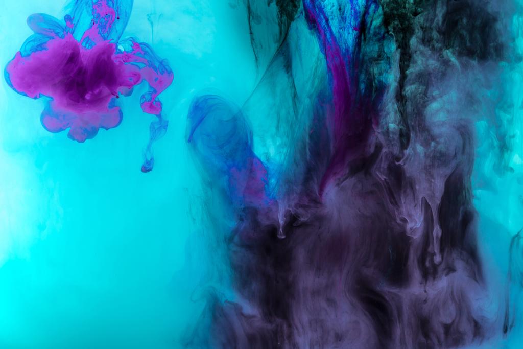 kreatív textúra, türkiz és lila áramló festékkel - Fotó, kép