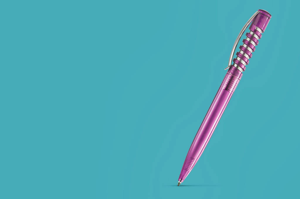 шариковая ручка на аквамариновом фоне
 - Фото, изображение
