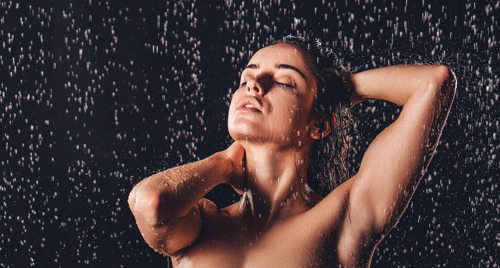kobieta w prysznic - Zdjęcie, obraz