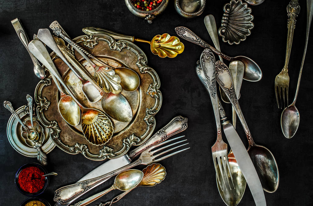 Vintage lepels, vorken en messen - Foto, afbeelding