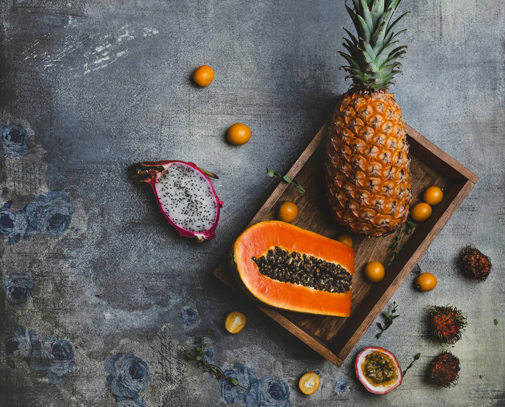 пристрасть фрукти і ананаси
 - Фото, зображення