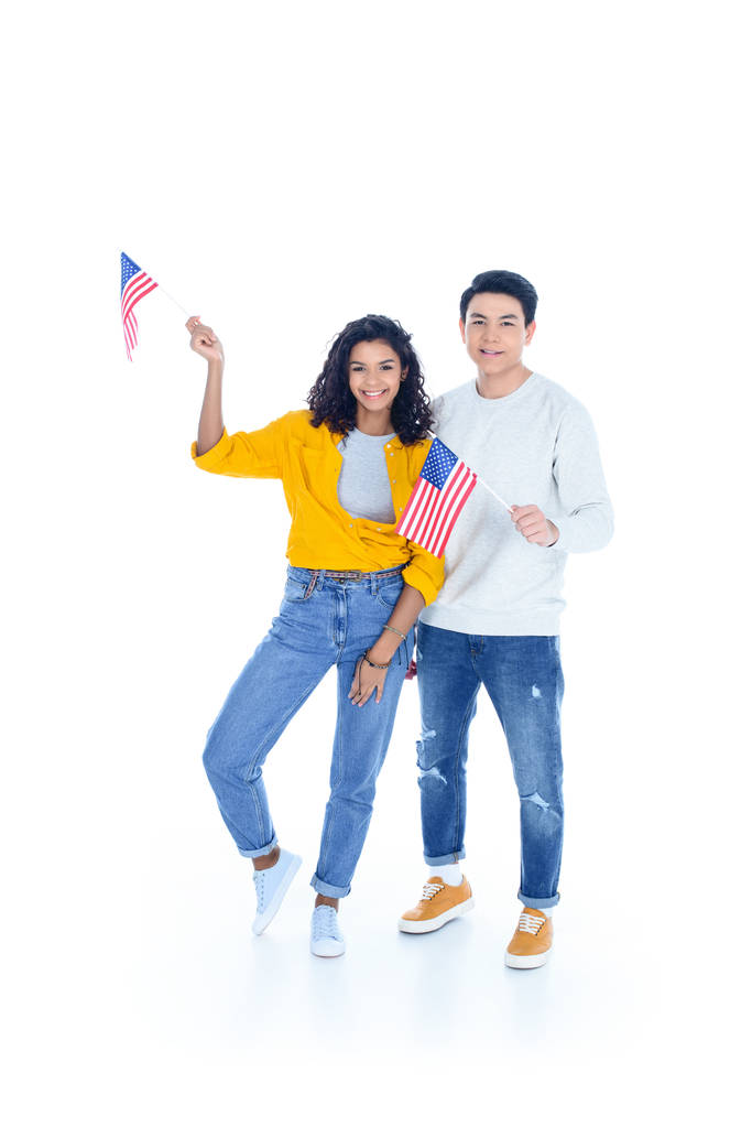 beyaz izole ABD bayrakları ile başarılı genç öğrenciler - Fotoğraf, Görsel