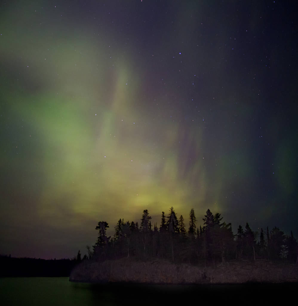 Nordlichter über einem See in Minnesota im Sommer - Foto, Bild