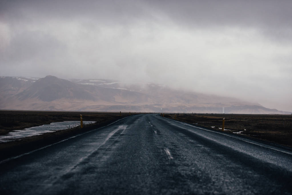 Conducir por las carreteras de hielo, gira en Islandia
 - Foto, Imagen