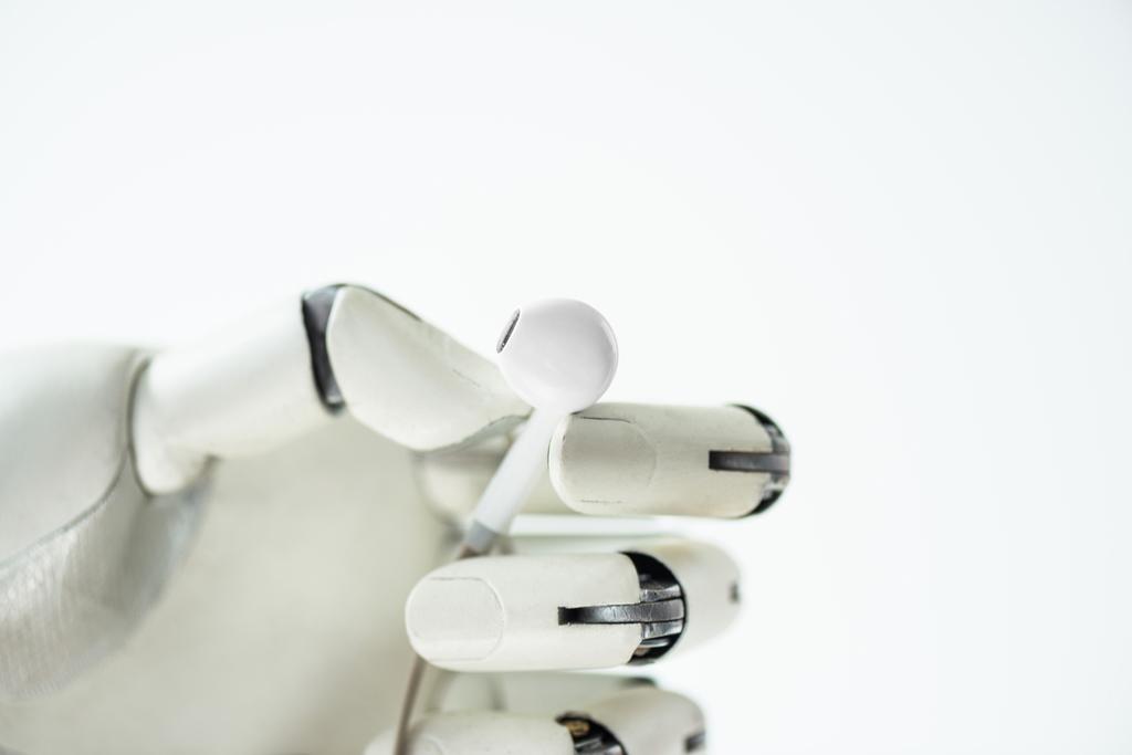 kiadványról robot kezében elszigetelt fehér fülhallgató - Fotó, kép