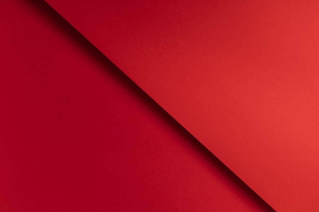 hermoso rojo brillante abstracto papel en blanco fondo
    - Foto, Imagen