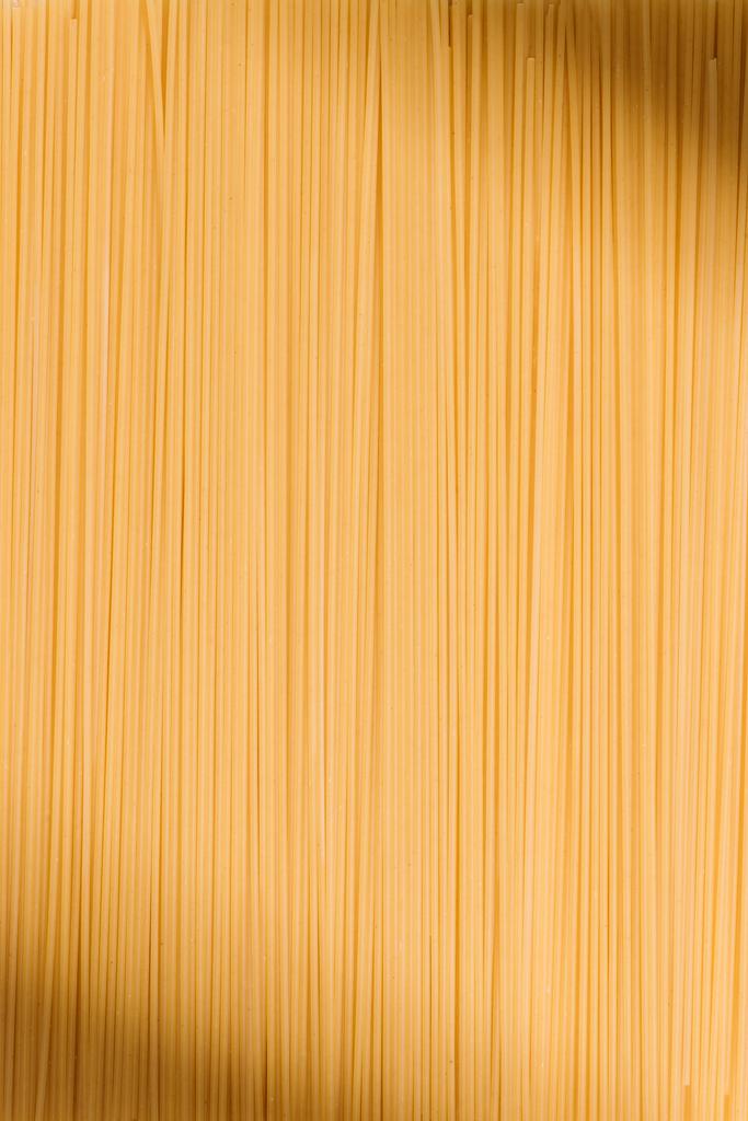 cuadro completo de espaguetis tradicionales sin cocer
 - Foto, imagen