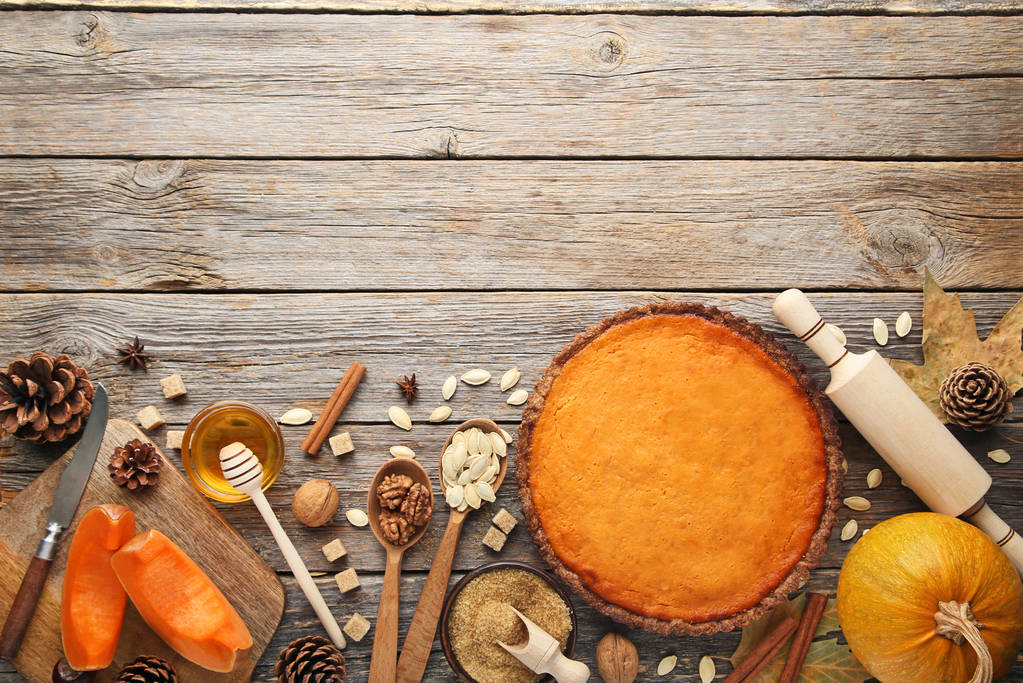 Dyni tarta z miodu, cukru i nasiona na drewnianym stole - Zdjęcie, obraz