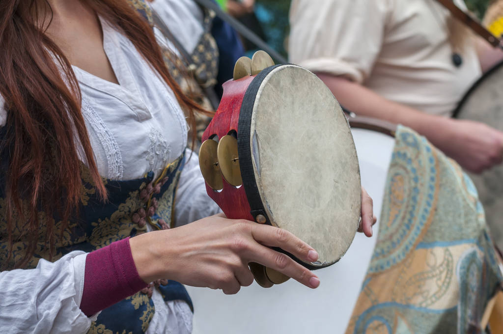 Середньовічні інструмент барабан Закри під час фестивалю в Європі - Фото, зображення
