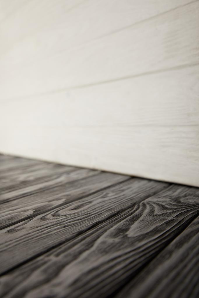 grauer Holzboden und weiße Holzwand - Foto, Bild