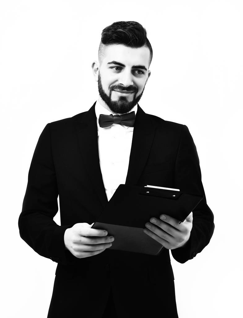 Uomo d'affari con barba o project manager in giacca e cravatta con sorriso
 - Foto, immagini