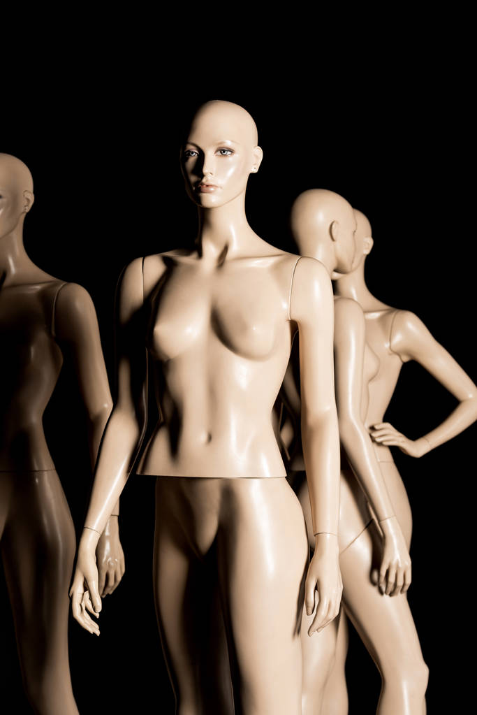 nahý plešatý plastové figuríny na černém pozadí - Fotografie, Obrázek