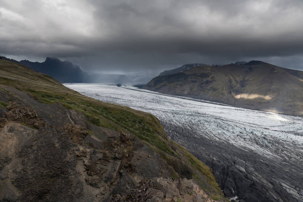 Приголомшливі Ватнайокутль і горами Ісландії - Фото, зображення