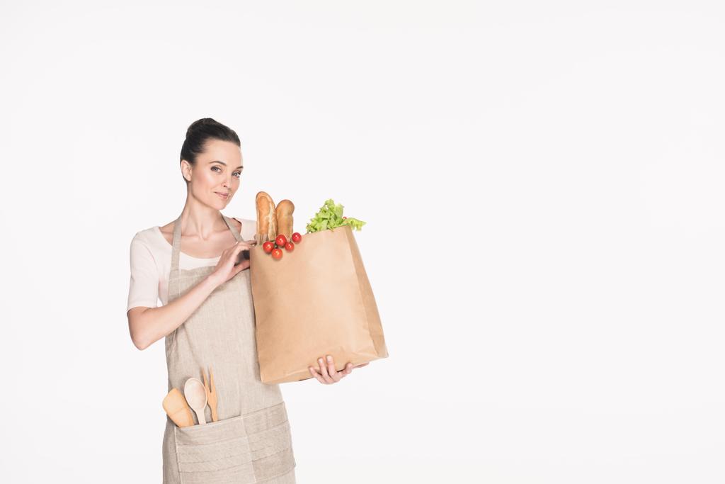 ritratto di donna sorridente con pacco di carta pieno di cibo isolato su bianco
 - Foto, immagini