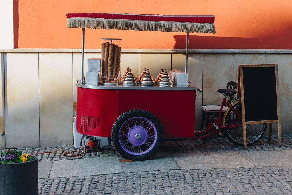 pouliční zmrzlina prodejní místo na kolech v wroclaw, Polsko - Fotografie, Obrázek