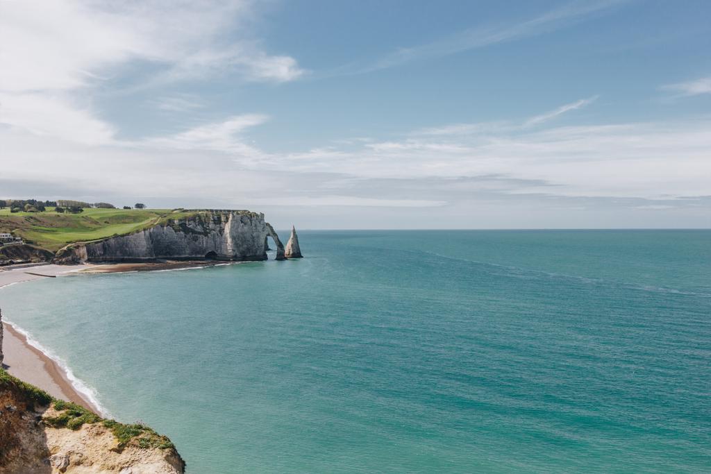 klidná krajina s cliff a modré moře, Etretat, Normandie, Francie - Fotografie, Obrázek