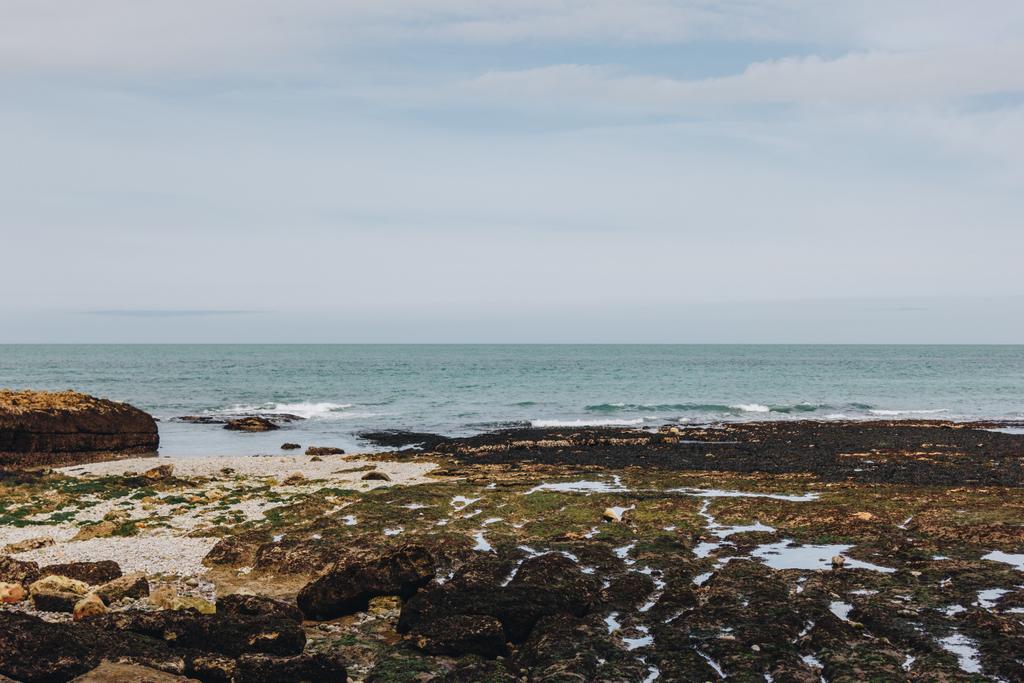 vista panoramica dalla scogliera al mare, Etretat, Normandia, Francia
 - Foto, immagini