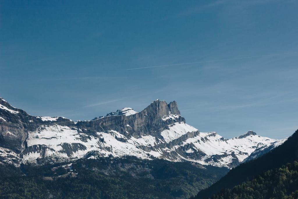 όμορφο τοπίο με τα επιβλητικά βουνά στην ηλιόλουστη μέρα, mont blanc, Άλπεις - Φωτογραφία, εικόνα