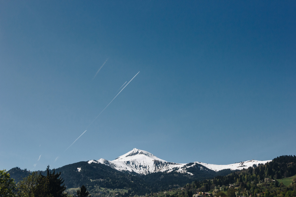 величественная заснеженная горная вершина и чистое голубое небо, Монблан, Альпы
 - Фото, изображение