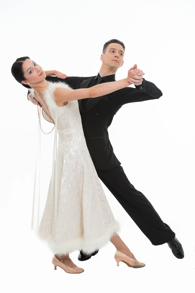 Standardtanzpaar in einer Tanzpose isoliert auf Weiß - Foto, Bild