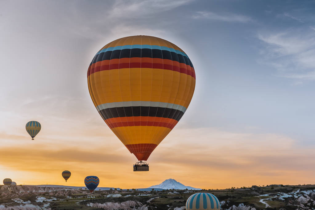 великий туриста Каппадокія польоти на повітряній кулі - Фото, зображення