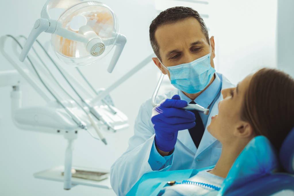 Dentysta właściwe walki z próchnicy - Zdjęcie, obraz