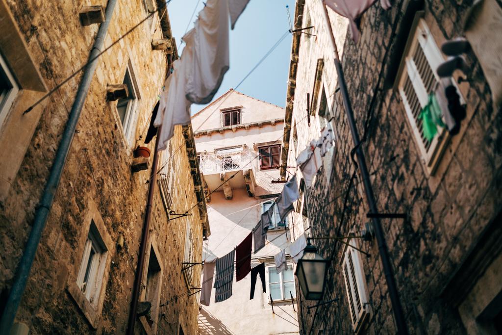 urban scene with laundry and empty narrow city street in Dubrovnik, Croatia - Photo, Image