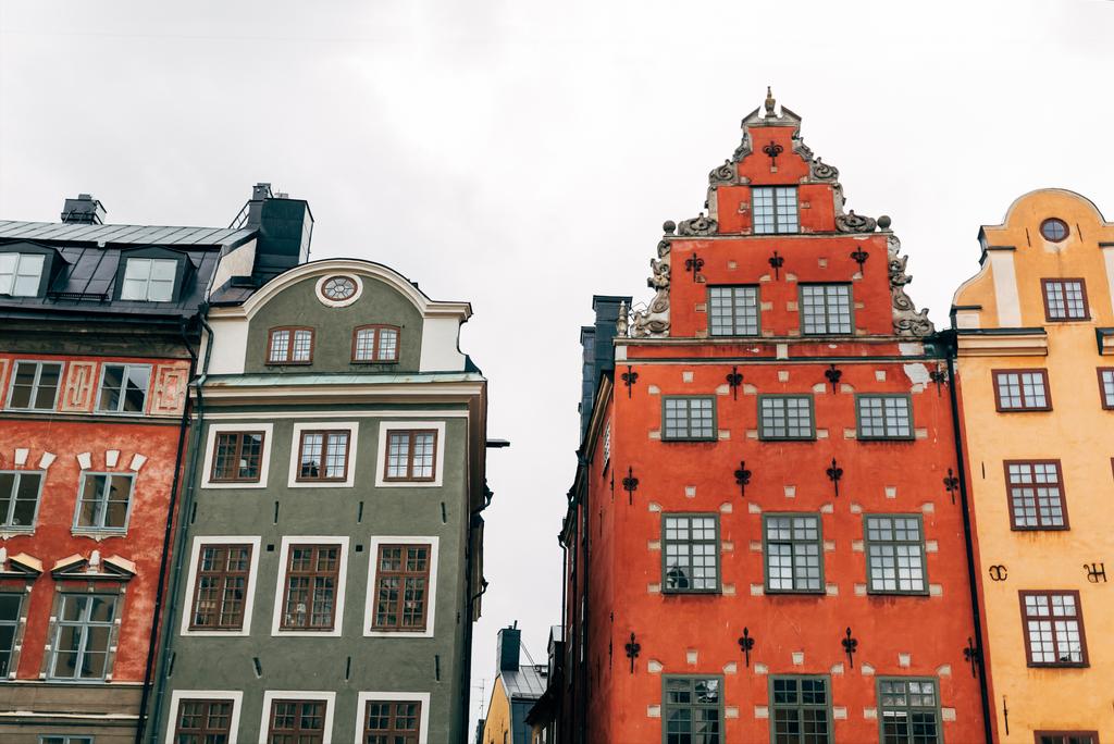 Městská scéna s krásnými barevnými budovami ve starém městě Stockholm, Švédsko - Fotografie, Obrázek