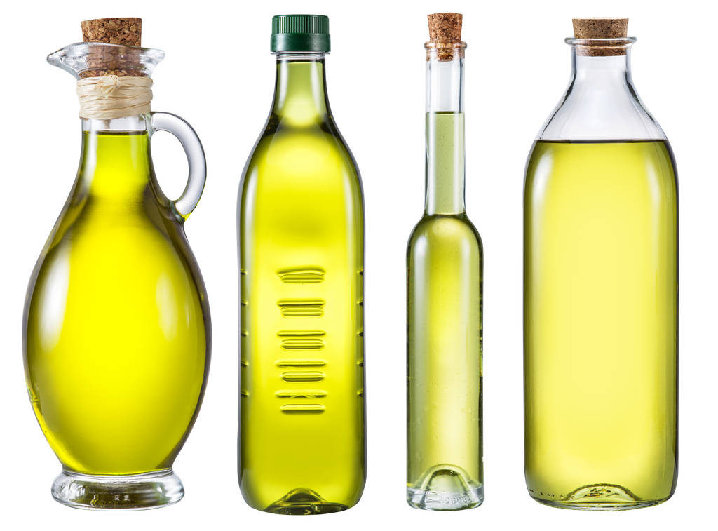 Czterech różnych butelek z oliwy z oliwek na białym tle. Plik zawiera ścieżkę przycinającą. - Zdjęcie, obraz