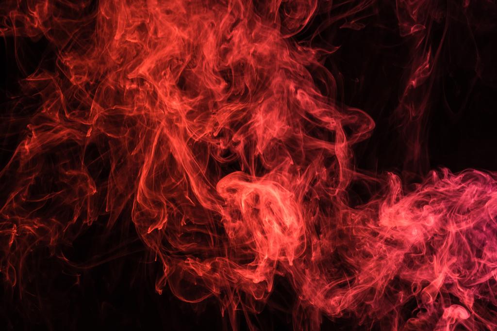 黒の背景に赤の神秘的な煙 ロイヤリティフリー写真 画像素材