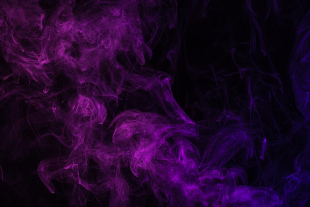 創造性の黒の背景に紫の煙 - 写真・画像
