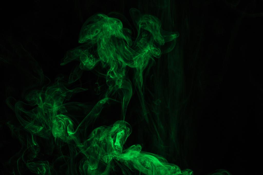 texture mystique abstraite avec fumée verte sur noir
  - Photo, image