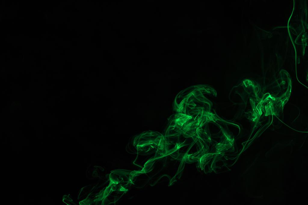 siyah arka plan ile yeşil mistik duman - Fotoğraf, Görsel