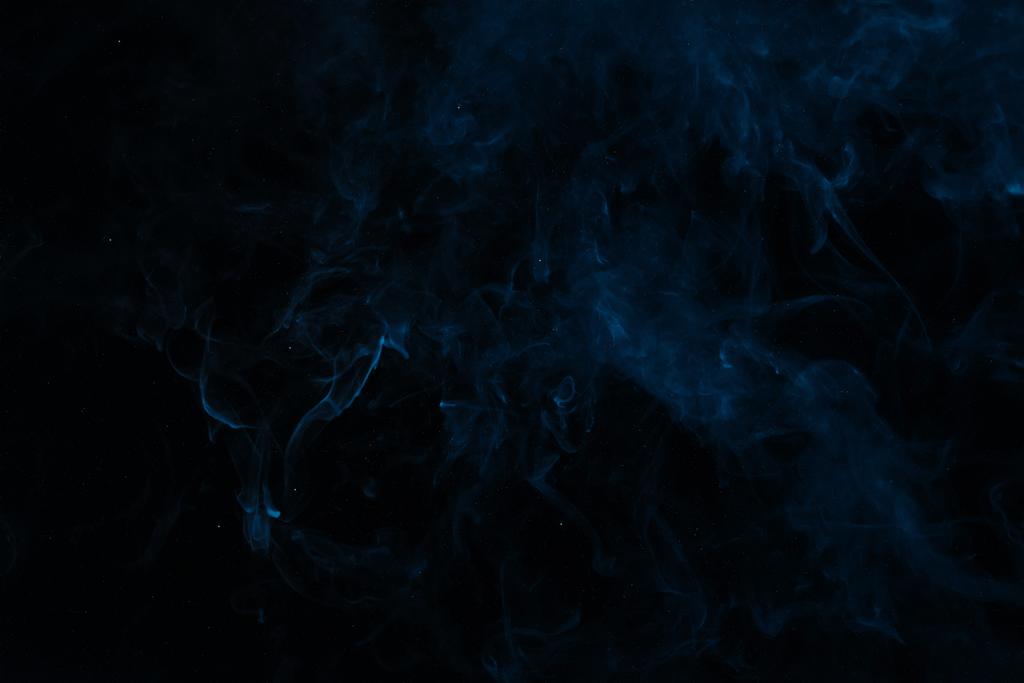 abstrakte dunkel rauchige Textur mit blauem Wirbel - Foto, Bild